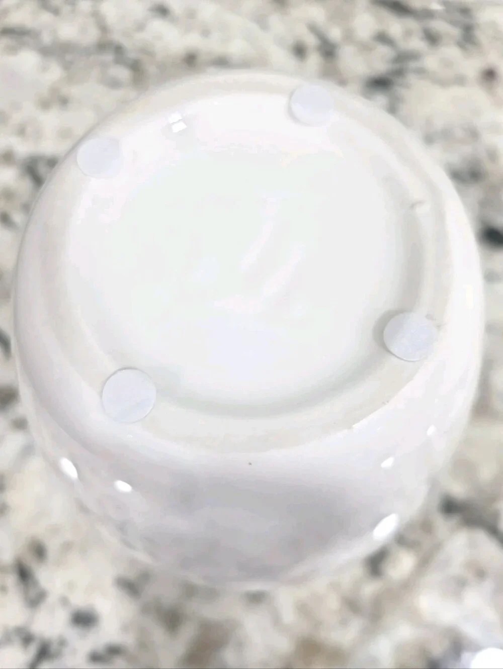 Glossy White Smooth Finish Ceramic Decorative Home Decor Floral Arrangement Vase